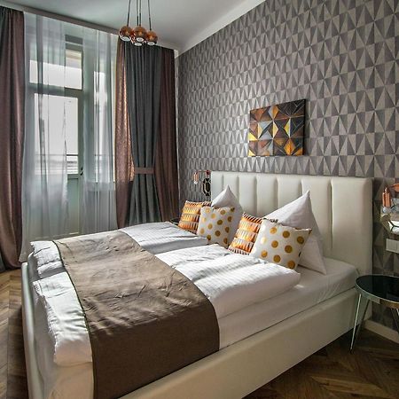 Executive Bright Apt. By Ruterra Praha Bagian luar foto