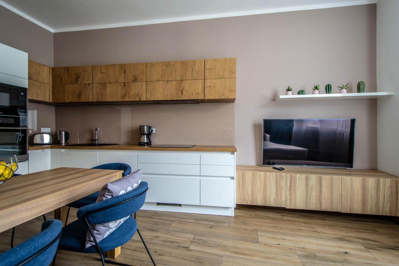Executive Bright Apt. By Ruterra Praha Bagian luar foto