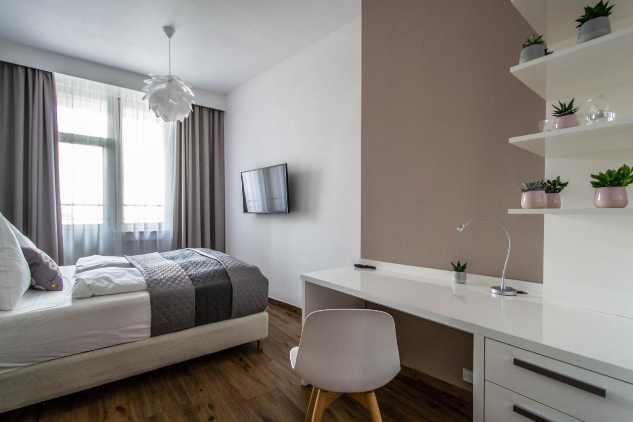 Executive Bright Apt. By Ruterra Praha Bagian luar foto
