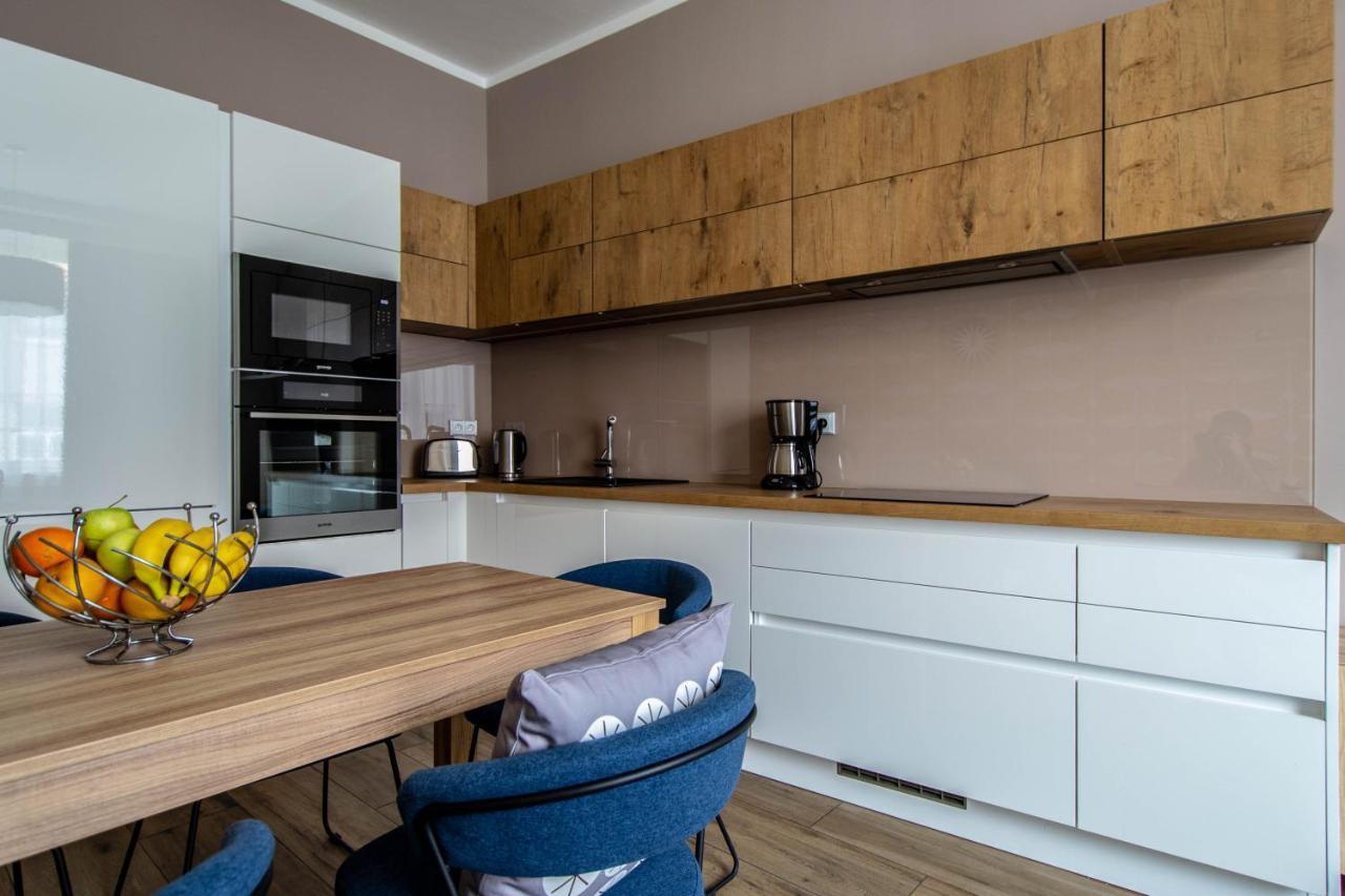 Executive Bright Apt. By Ruterra Praha Bagian luar foto