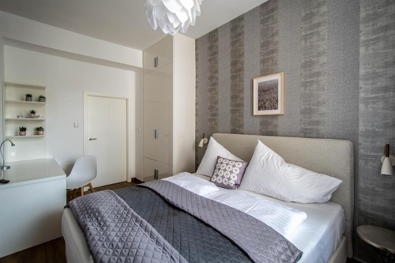 Executive Bright Apt. By Ruterra Praha Bagian luar foto