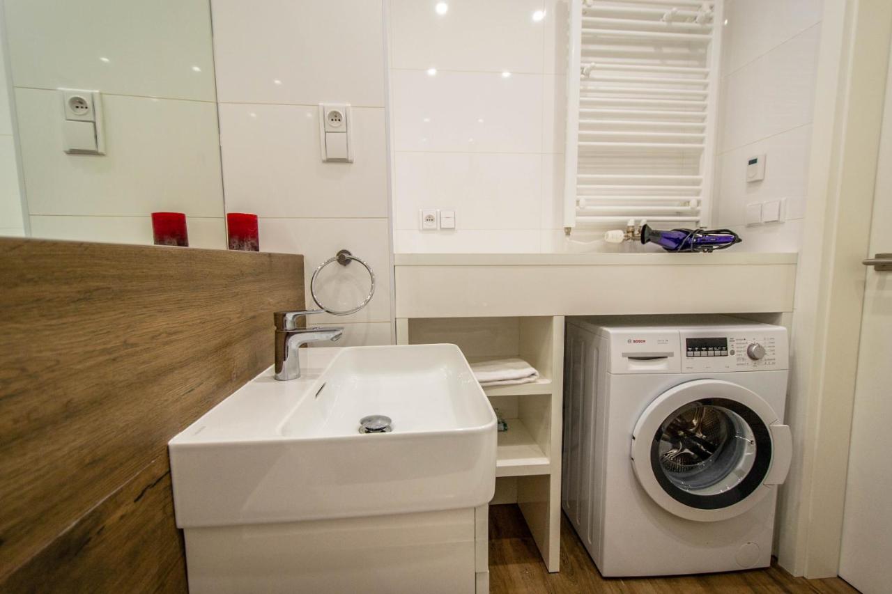 Executive Bright Apt. By Ruterra Praha Bagian luar foto