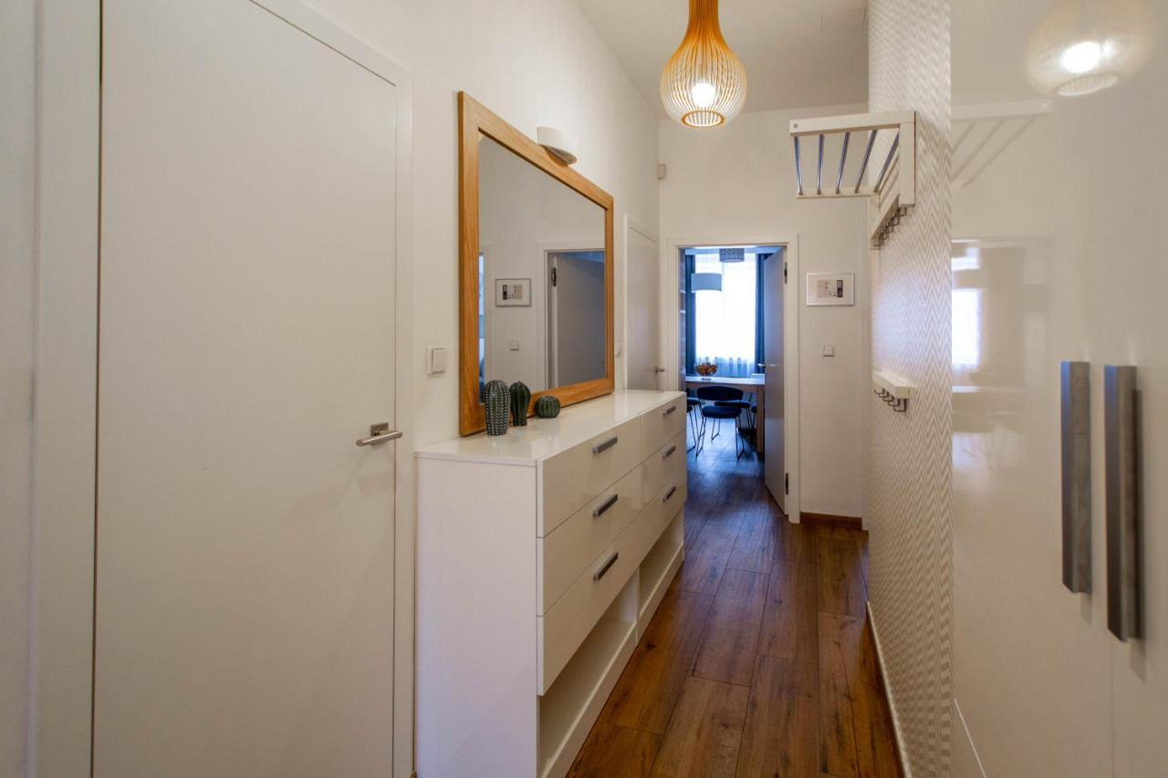 Executive Bright Apt. By Ruterra Praha Bagian luar foto