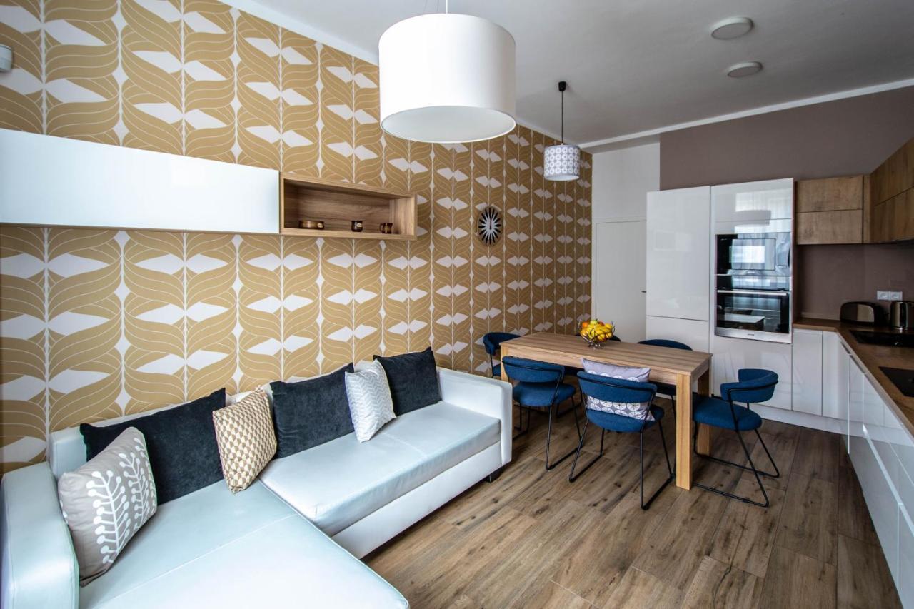 Executive Bright Apt. By Ruterra Praha Bagian luar foto