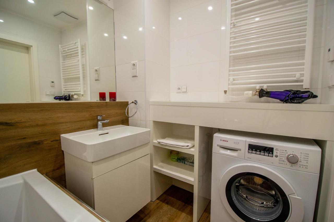Executive Bright Apt. By Ruterra Praha Bagian luar foto