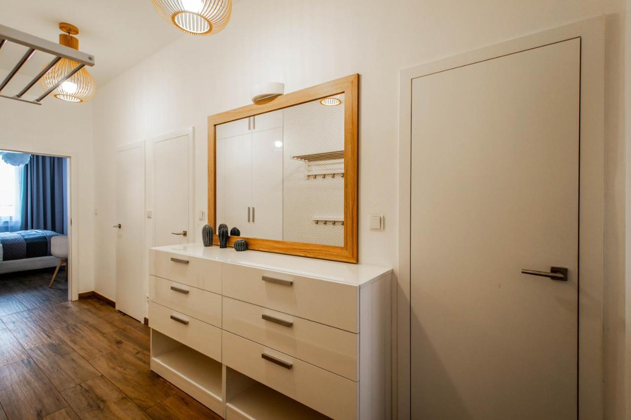 Executive Bright Apt. By Ruterra Praha Bagian luar foto