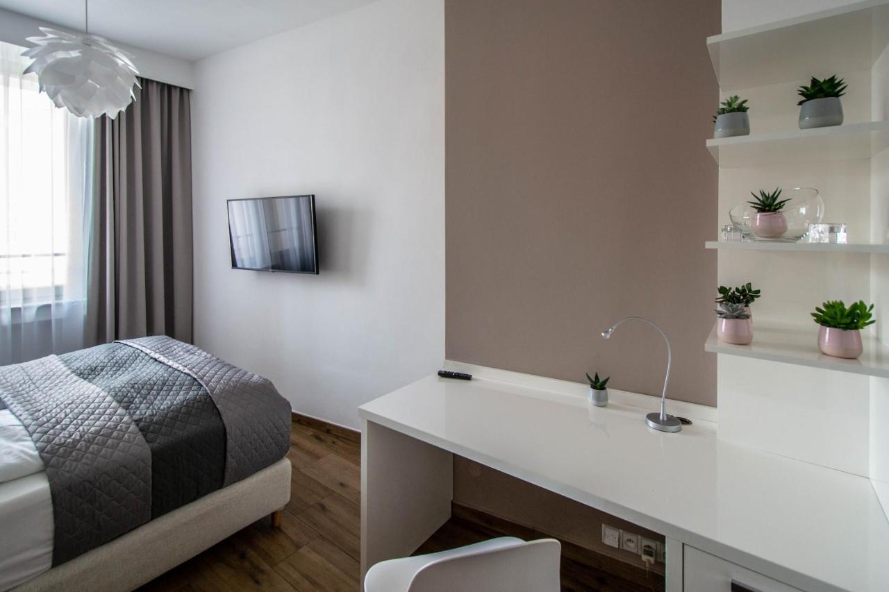 Executive Bright Apt. By Ruterra Praha Bagian luar foto