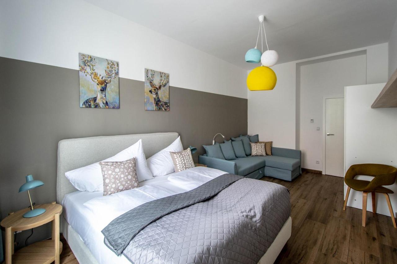 Executive Bright Apt. By Ruterra Praha Bagian luar foto