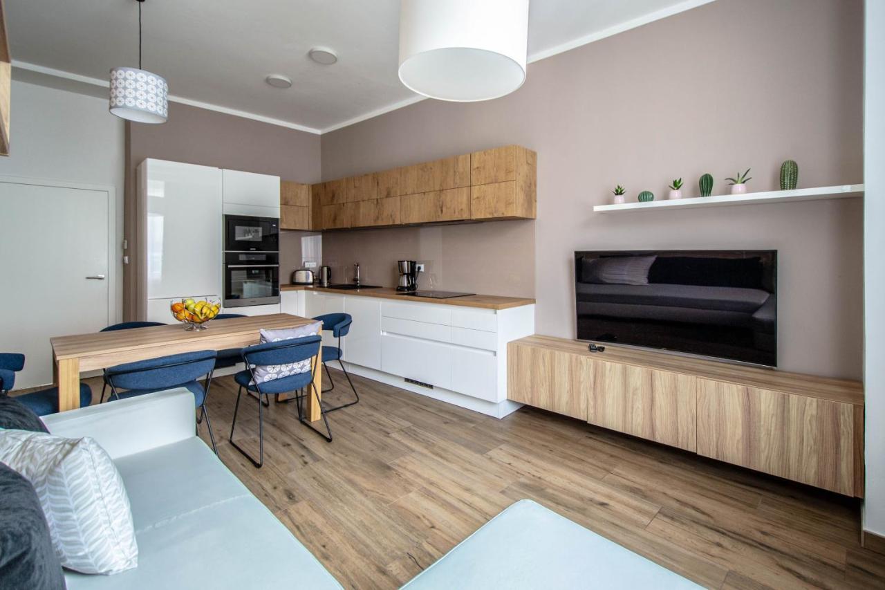 Executive Bright Apt. By Ruterra Praha Bagian luar foto