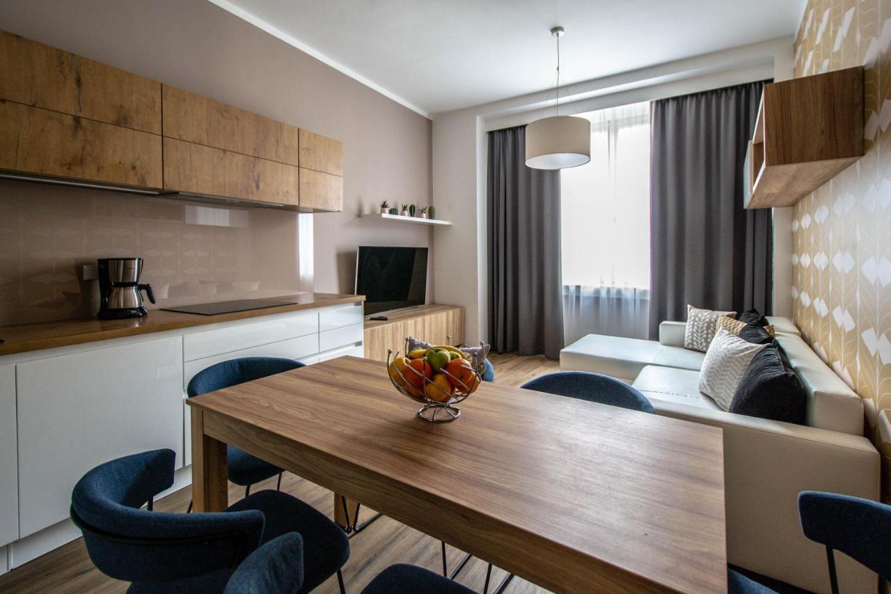 Executive Bright Apt. By Ruterra Praha Bagian luar foto