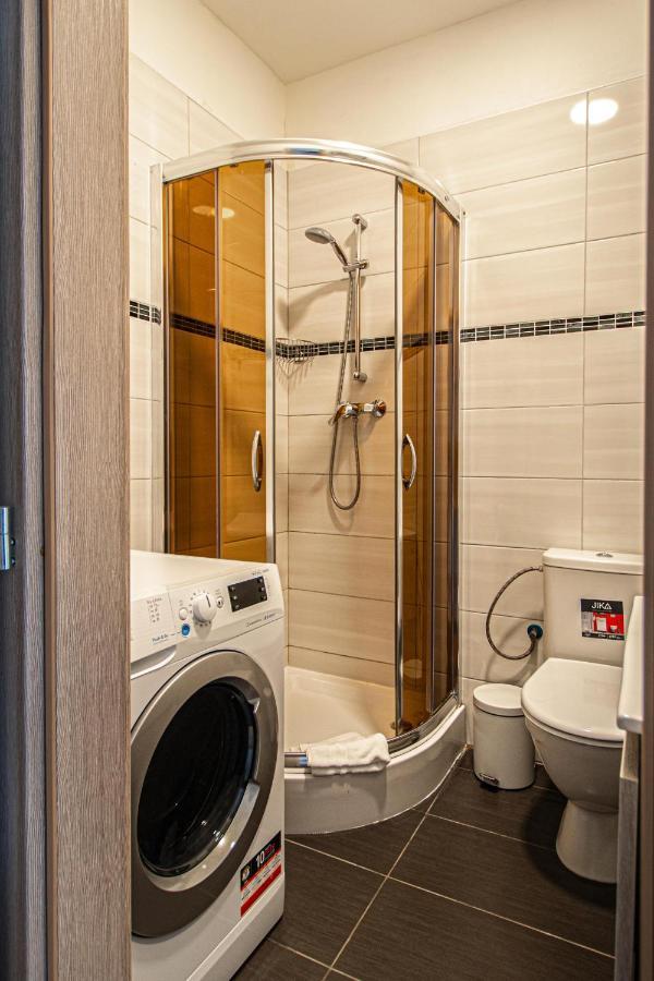 Executive Bright Apt. By Ruterra Praha Bagian luar foto