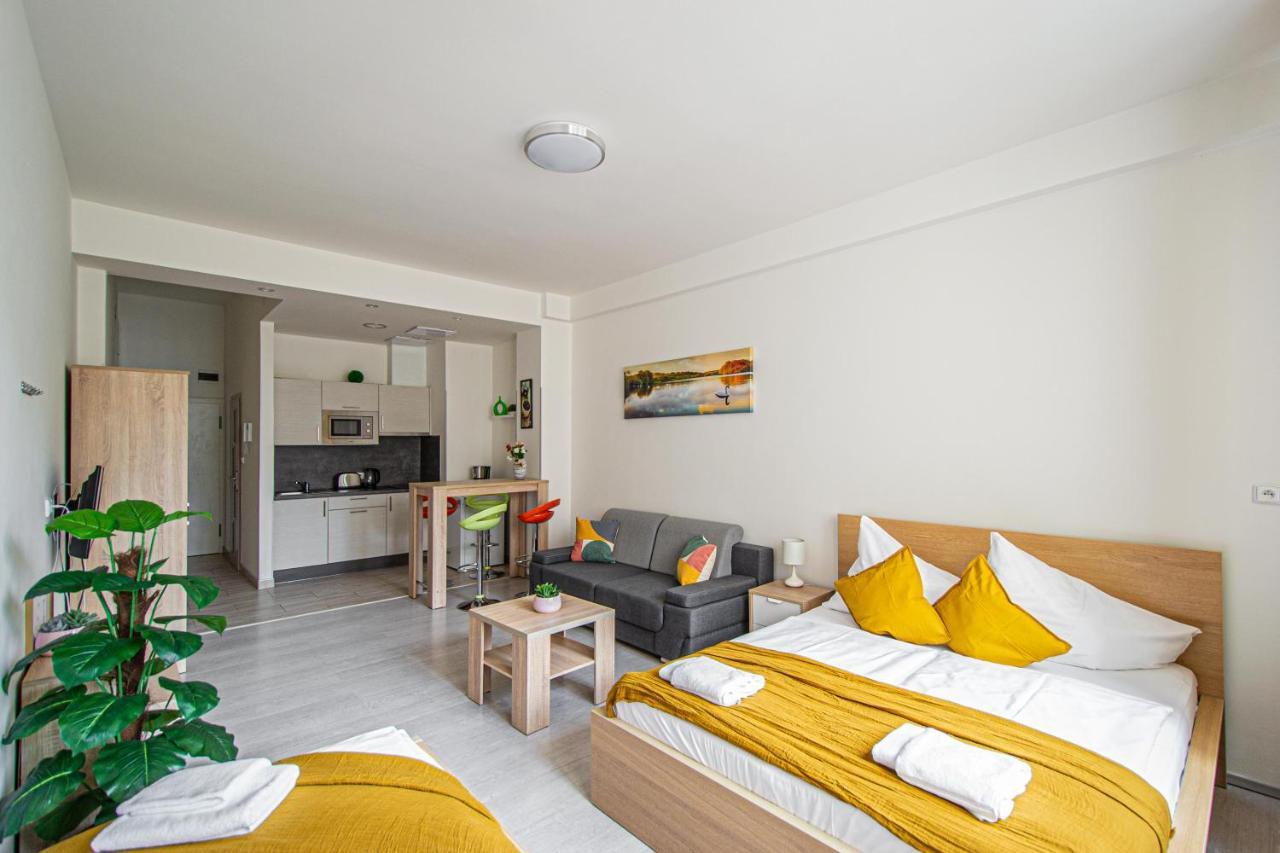 Executive Bright Apt. By Ruterra Praha Bagian luar foto