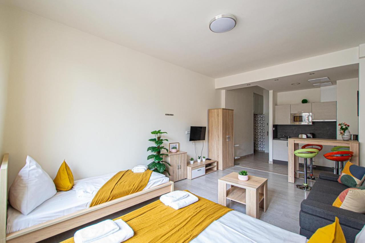Executive Bright Apt. By Ruterra Praha Bagian luar foto