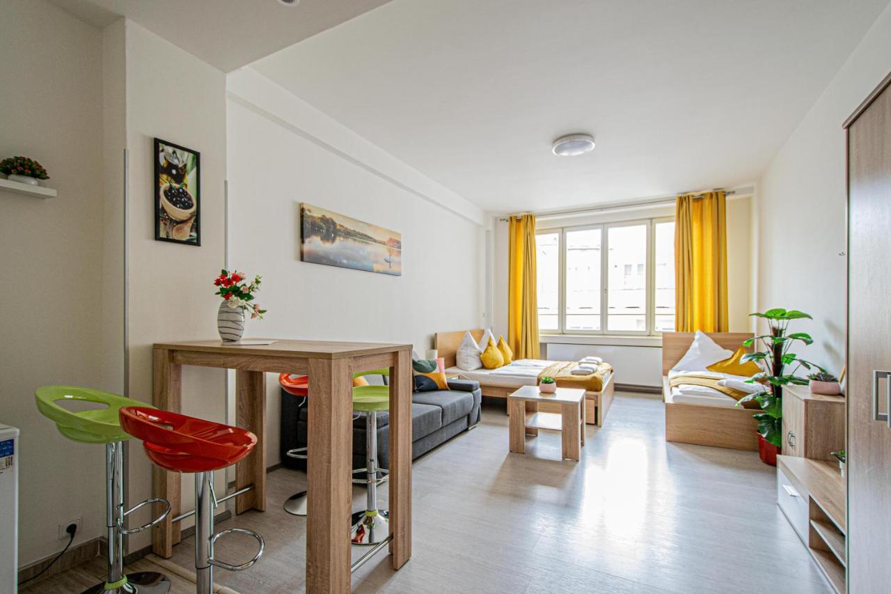 Executive Bright Apt. By Ruterra Praha Bagian luar foto