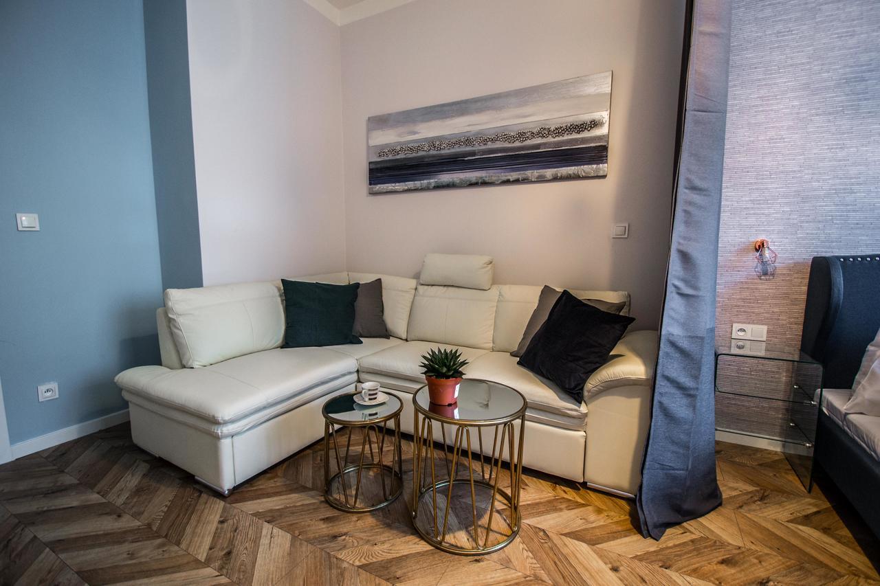 Executive Bright Apt. By Ruterra Praha Bagian luar foto