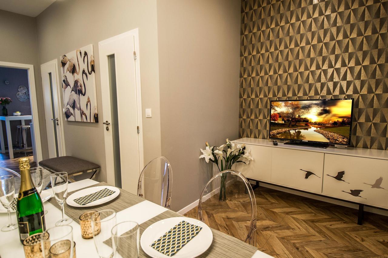 Executive Bright Apt. By Ruterra Praha Bagian luar foto