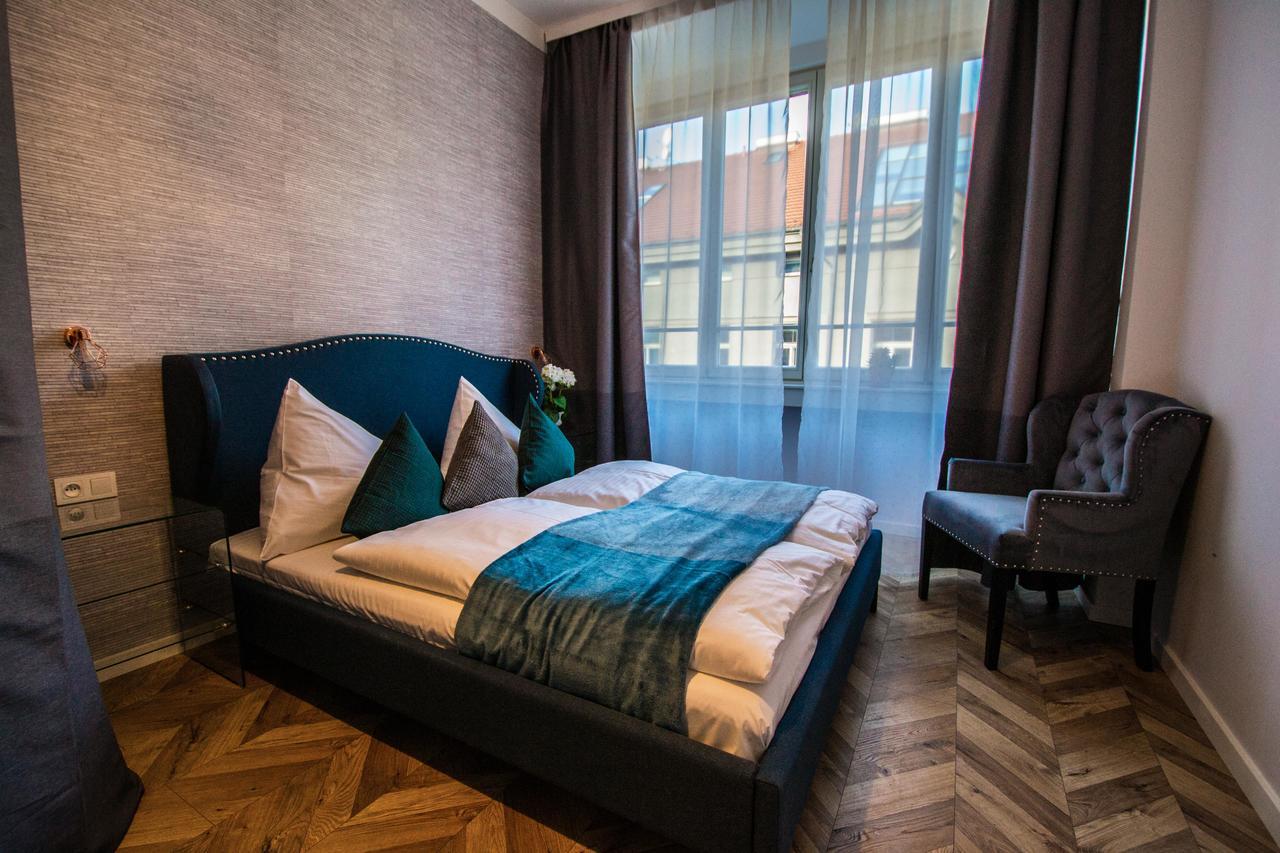 Executive Bright Apt. By Ruterra Praha Bagian luar foto