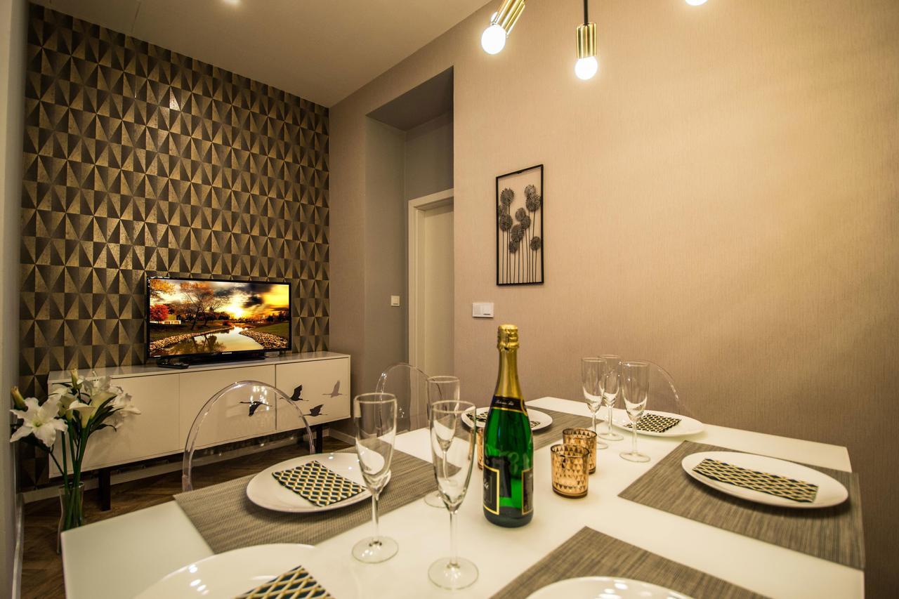 Executive Bright Apt. By Ruterra Praha Bagian luar foto