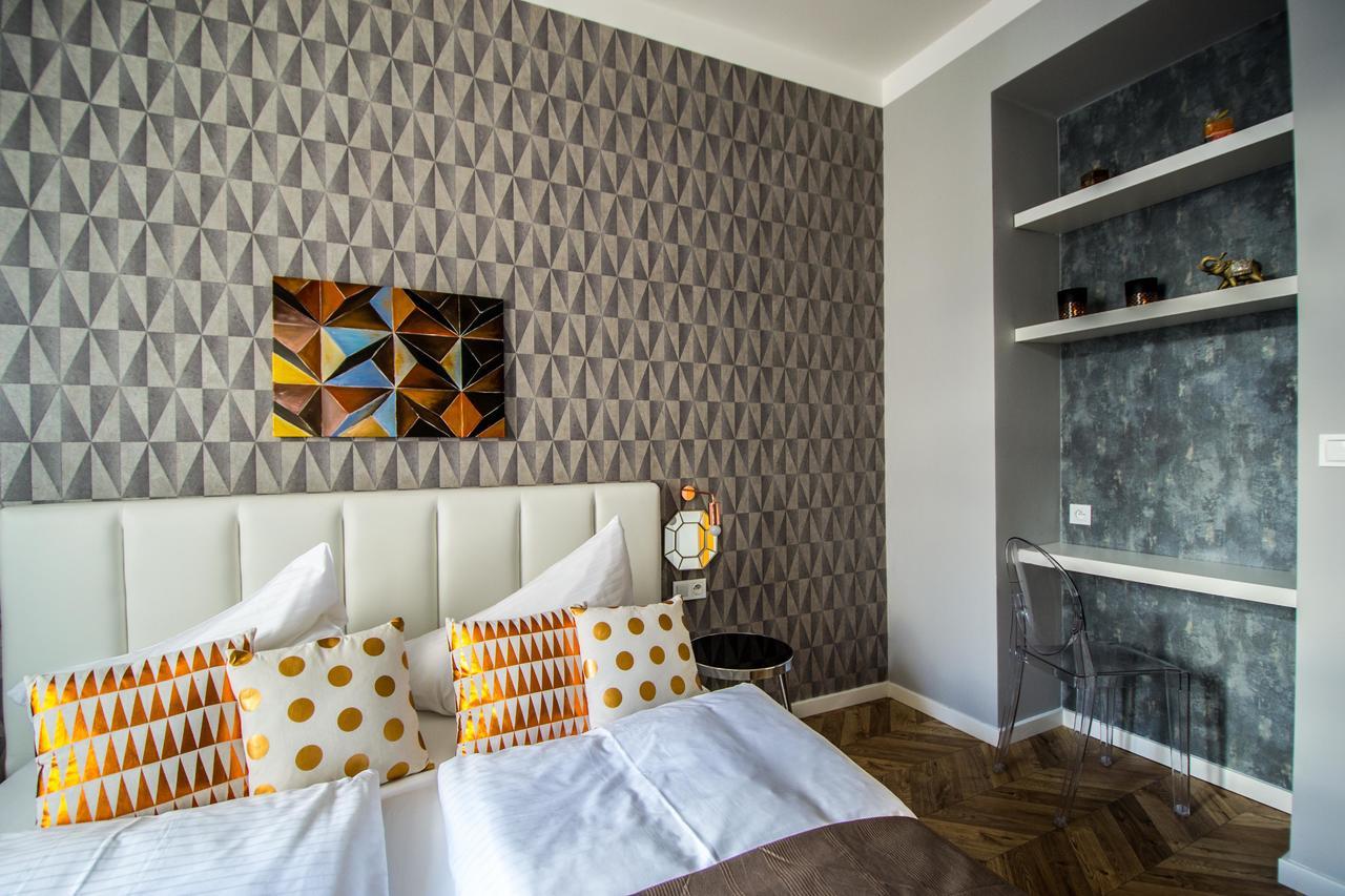 Executive Bright Apt. By Ruterra Praha Bagian luar foto
