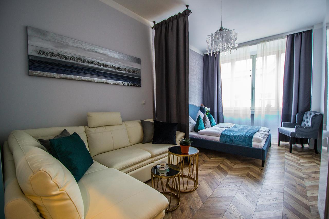 Executive Bright Apt. By Ruterra Praha Bagian luar foto