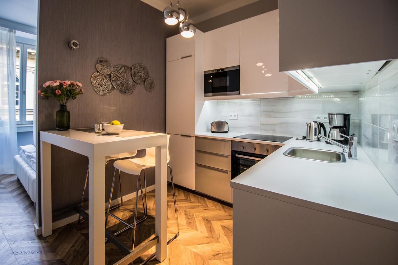 Executive Bright Apt. By Ruterra Praha Bagian luar foto