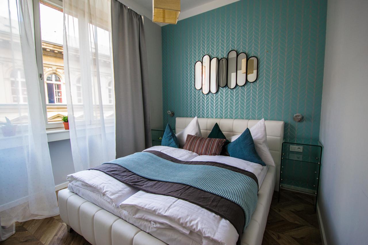 Executive Bright Apt. By Ruterra Praha Bagian luar foto