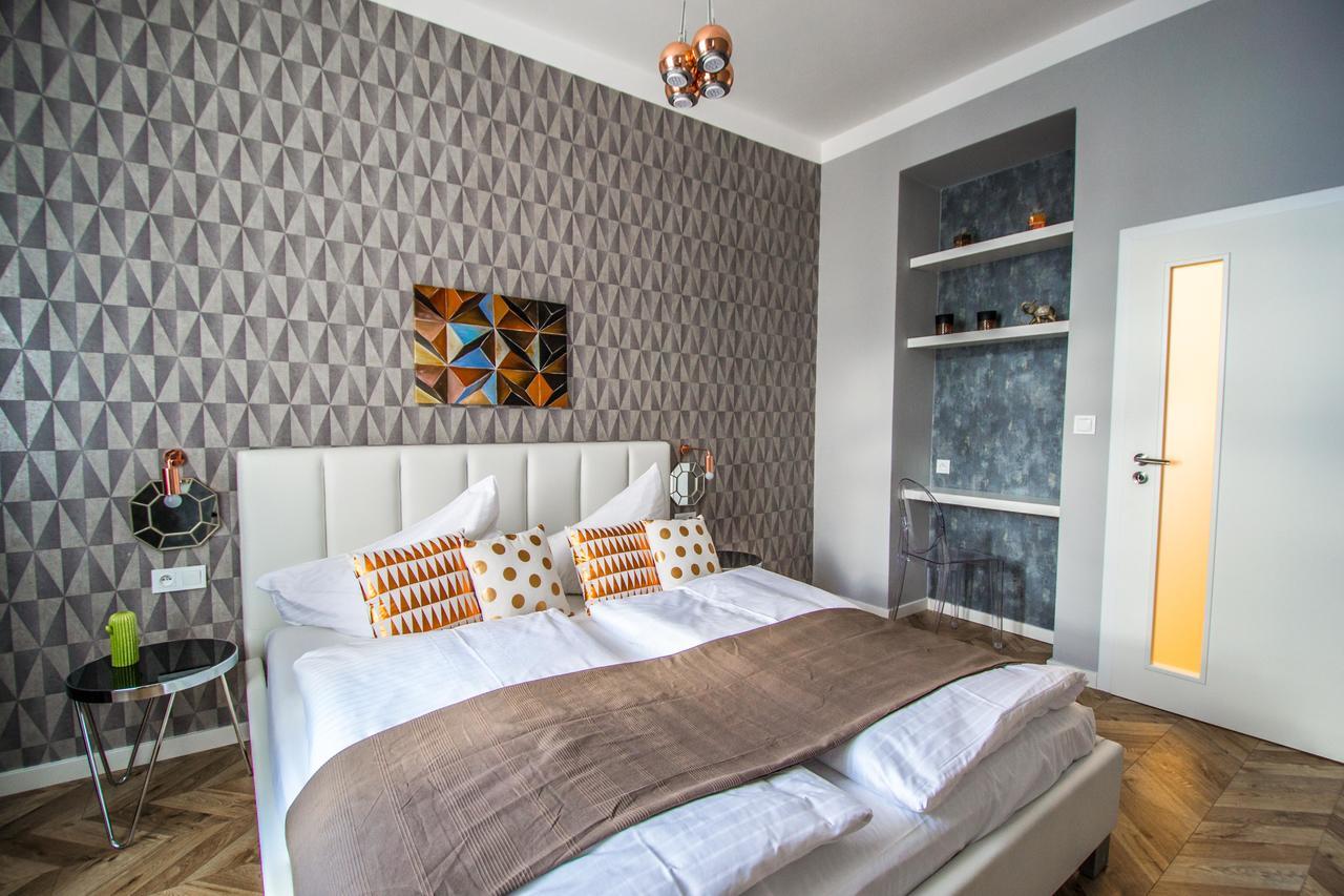 Executive Bright Apt. By Ruterra Praha Bagian luar foto