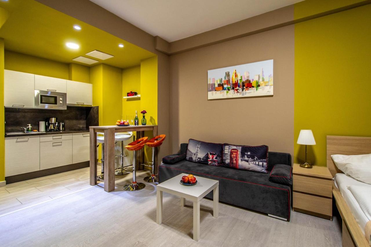 Executive Bright Apt. By Ruterra Praha Bagian luar foto
