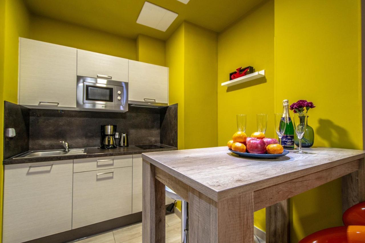 Executive Bright Apt. By Ruterra Praha Bagian luar foto