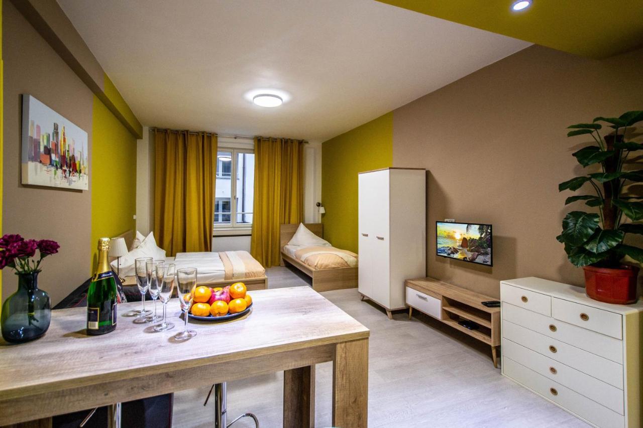 Executive Bright Apt. By Ruterra Praha Bagian luar foto