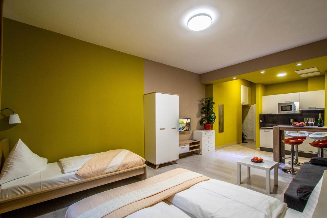 Executive Bright Apt. By Ruterra Praha Bagian luar foto