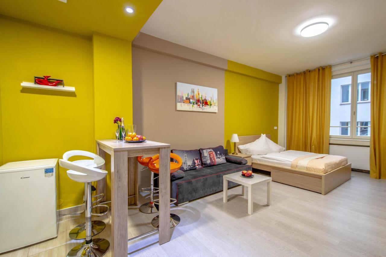 Executive Bright Apt. By Ruterra Praha Bagian luar foto